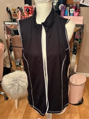 Quacker Factory Black and White Rhinestone Zipper Vest Size L